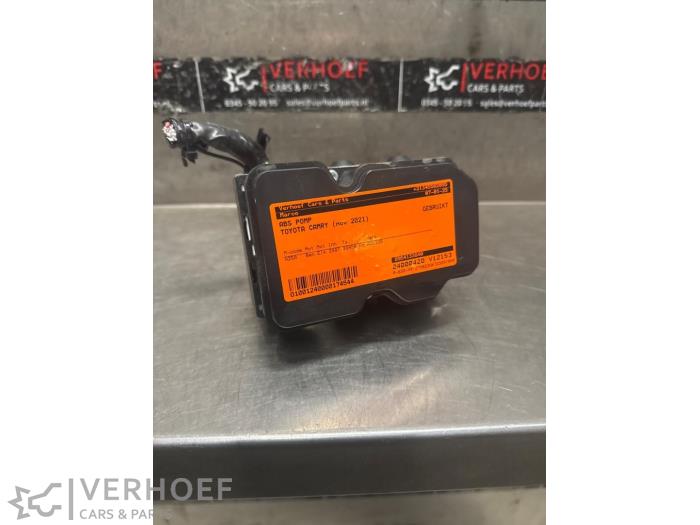 Begagnade ABS-pump Toyota Camry (VH7) 2.5 Hybrid 16V Pris € 500,00 Marginaltabell erbjuds av Verhoef Cars & Parts