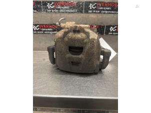Begagnade Främre bromsok, vänster Audi A4 Avant (B8) 1.8 TFSI 16V Pris på förfrågan erbjuds av Verhoef Cars & Parts