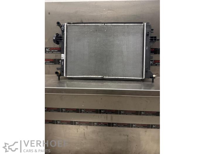 Usagé Radiateur Hyundai Kona (OS) 39 kWh Prix € 125,00 Règlement à la marge proposé par Verhoef Cars & Parts