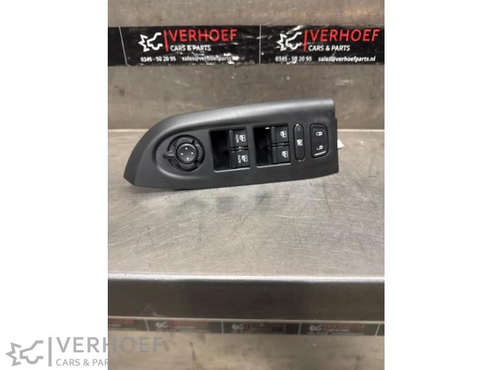 Usados Interruptor combinado de ventanillas Fiat 500X (334) 1.6 E-torq 16V Precio de solicitud ofrecido por Verhoef Cars & Parts