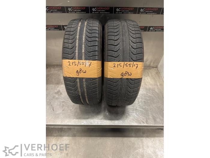 Używane Opona Cena na żądanie oferowane przez Verhoef Cars & Parts