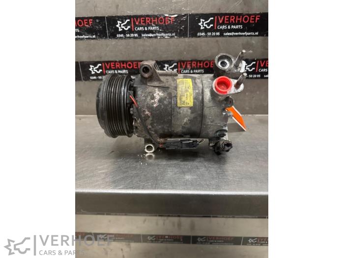 Usagé Compresseur de clim Ford Focus 3 Wagon 1.0 Ti-VCT EcoBoost 12V 100 Prix € 70,00 Règlement à la marge proposé par Verhoef Cars & Parts