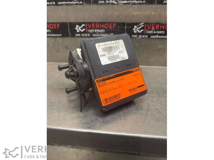 Usagé Bloc ABS Mercedes E (W213) E-200 2.0 Turbo 16V Prix € 350,00 Règlement à la marge proposé par Verhoef Cars & Parts