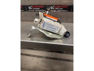 Usagé Boîte à fusibles Toyota Yaris III (P13) 1.5 16V Hybrid Prix € 50,00 Règlement à la marge proposé par Verhoef Cars & Parts