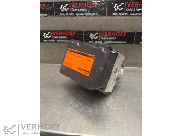 Używane Pompa ABS Ford Transit Connect (PJ2) 1.6 TDCi 16V 75 Cena € 181,50 Z VAT oferowane przez Verhoef Cars & Parts
