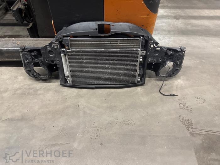 Begagnade Front BMW Mini (R50/53) 1.6 16V Cooper Pris € 100,00 Marginaltabell erbjuds av Verhoef Cars & Parts