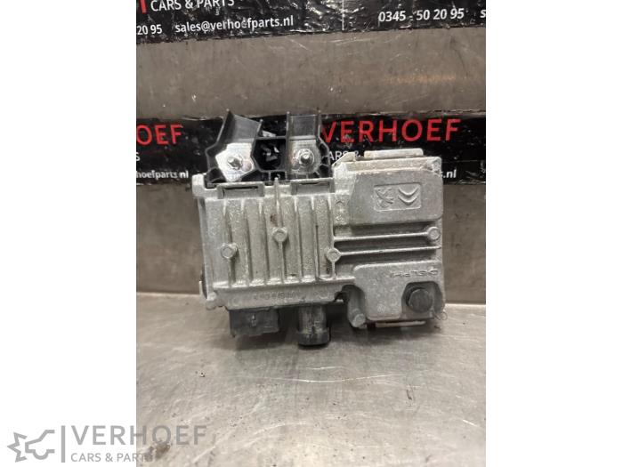 Używane Sterownik Start/Stop Citroen C3 Aircross I (2C/2R) 1.2 e-THP PureTech 110 Cena € 50,00 Procedura marży oferowane przez Verhoef Cars & Parts
