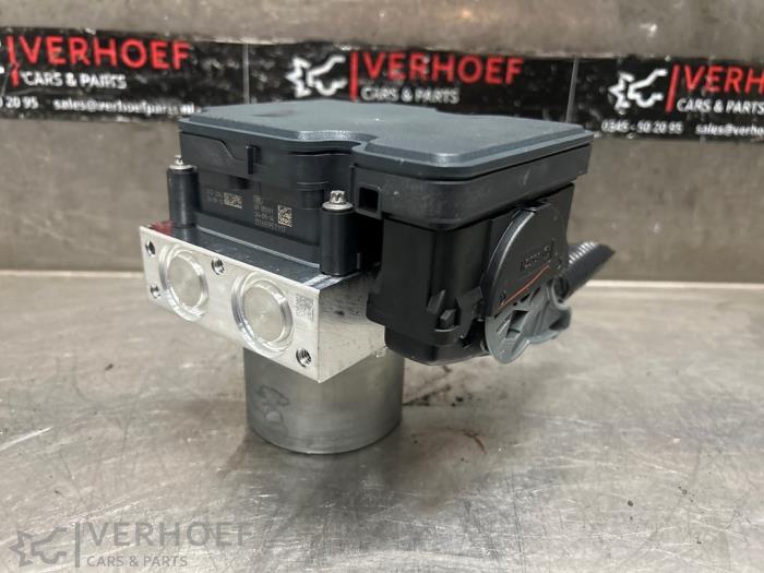 Begagnade ABS-pump Mazda 2 Hybrid 1.5 12V Pris på förfrågan erbjuds av Verhoef Cars & Parts