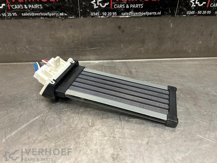 Używane Element grzewczy Mazda 2 Hybrid 1.5 12V Cena na żądanie oferowane przez Verhoef Cars & Parts