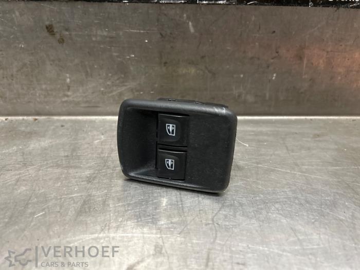 Usados Interruptor combinado de ventanillas Fiat Talento 1.6 EcoJet BiTurbo 125 Precio € 36,30 IVA incluido ofrecido por Verhoef Cars & Parts