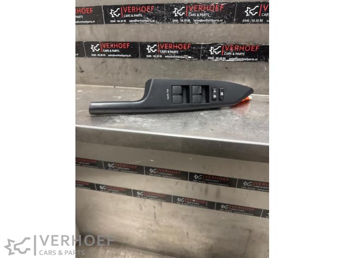 Usados Interruptor combinado de ventanillas Lexus CT 200h 1.8 16V Precio € 40,00 Norma de margen ofrecido por Verhoef Cars & Parts