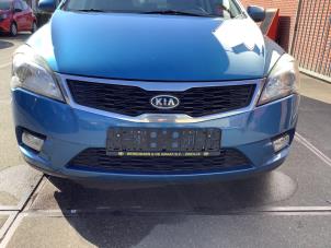 Używane Zderzak przedni Kia Cee'd Sporty Wagon (EDF) 1.4 16V Cena € 350,00 Procedura marży oferowane przez Verhoef Cars & Parts