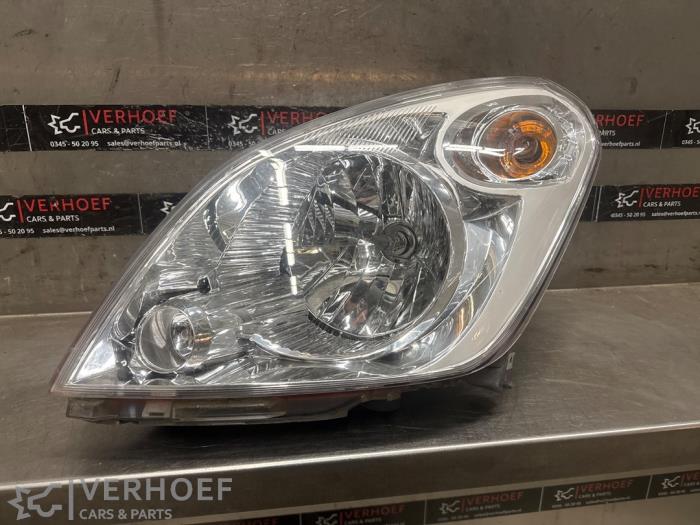 Używane Reflektor lewy Suzuki Splash 1.2 16V Cena € 125,00 Procedura marży oferowane przez Verhoef Cars & Parts