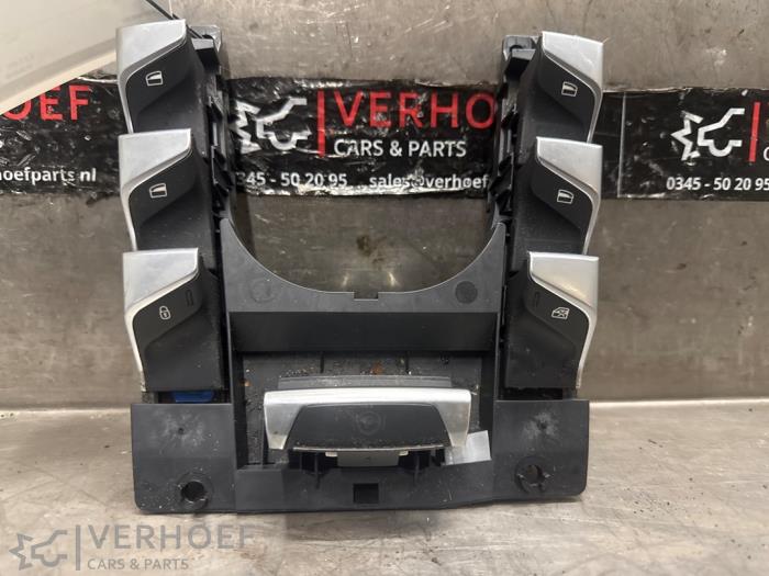 Usados Interruptor combinado de ventanillas Citroen DS5 (KD/KF) 2.0 165 HYbrid4 16V Precio € 65,00 Norma de margen ofrecido por Verhoef Cars & Parts