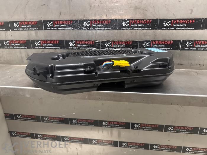 Używane Subwoofer Citroen C4 Berline (BA/BB/BC) ë-C4 50 kWh Cena € 250,00 Procedura marży oferowane przez Verhoef Cars & Parts