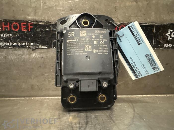 Begagnade Dödvinkelsensor Nissan Leaf (ZE1) Electric Pris € 75,00 Marginaltabell erbjuds av Verhoef Cars & Parts