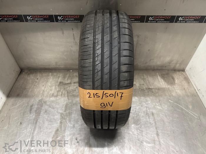 Używane Opona Cena na żądanie oferowane przez Verhoef Cars & Parts