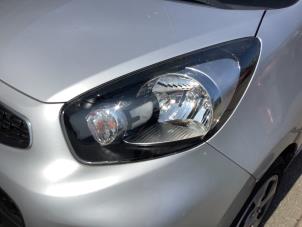 Begagnade Strålkastare, vänster Kia Picanto (TA) 1.0 12V Pris € 100,00 Marginaltabell erbjuds av Verhoef Cars & Parts