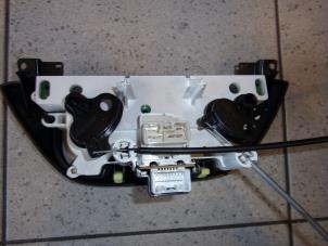 Używane Panel sterowania nagrzewnicy Toyota Rav-4 Cena € 75,00 Procedura marży oferowane przez Verhoef Cars & Parts
