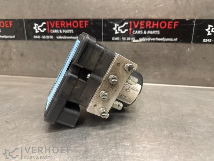 Usagé Bloc ABS Toyota Yaris II (P9) 1.33 16V Dual VVT-I Prix € 100,00 Règlement à la marge proposé par Verhoef Cars & Parts
