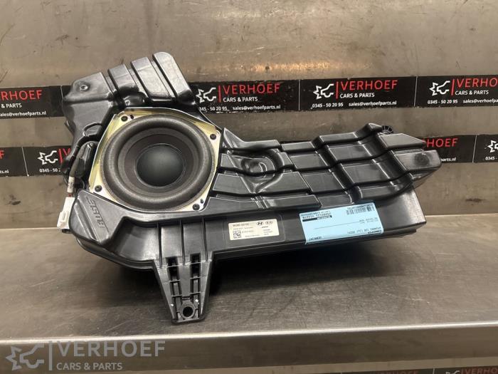 Używane Subwoofer Hyundai i20 (BC3) 1.0 T-GDI 100 Mild Hybrid 48V 12V Cena € 175,00 Procedura marży oferowane przez Verhoef Cars & Parts