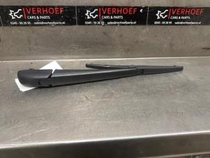 Gebrauchte Scheibenwischerarm hinten Toyota Yaris IV (P21/PA1/PH1) 1.5 12V Hybrid 115 Preis € 20,00 Margenregelung angeboten von Verhoef Cars & Parts