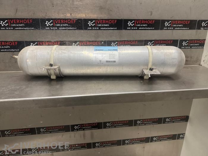 Begagnade Lufttank Tesla Model X 100X Pris € 100,00 Marginaltabell erbjuds av Verhoef Cars & Parts