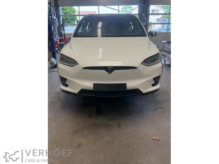 Używane Przód kompletny Tesla Model X 100X Cena € 4.000,00 Procedura marży oferowane przez Verhoef Cars & Parts