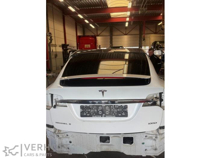 Gebrauchte Heckklappe Tesla Model X 100X Preis € 1.400,00 Margenregelung angeboten von Verhoef Cars & Parts