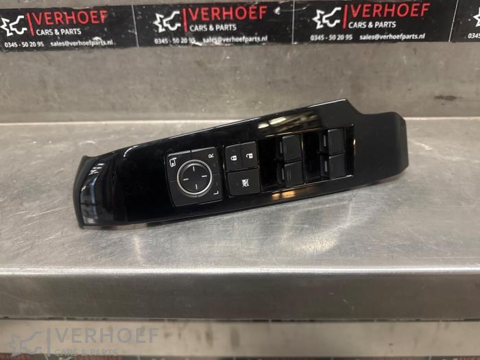Usados Interruptor combinado de ventanillas Lexus IS (E3) 300h 2.5 16V Precio € 75,00 Norma de margen ofrecido por Verhoef Cars & Parts