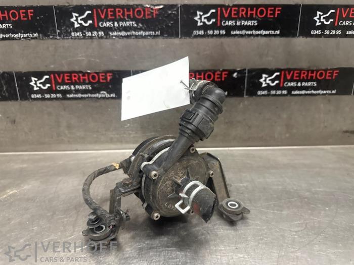 Begagnade Extra vattenpump Kia Niro I (DE) 1.6 GDI Hybrid Pris € 100,00 Marginaltabell erbjuds av Verhoef Cars & Parts