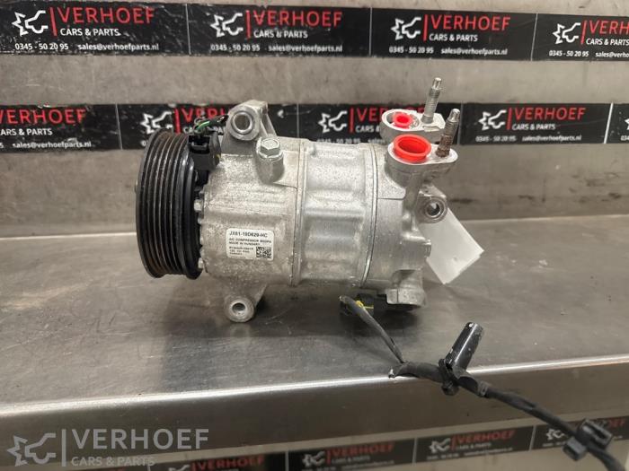 Usagé Pompe clim Ford Fiesta 7 1.0 EcoBoost 12V Hybrid 125 Prix € 175,00 Règlement à la marge proposé par Verhoef Cars & Parts