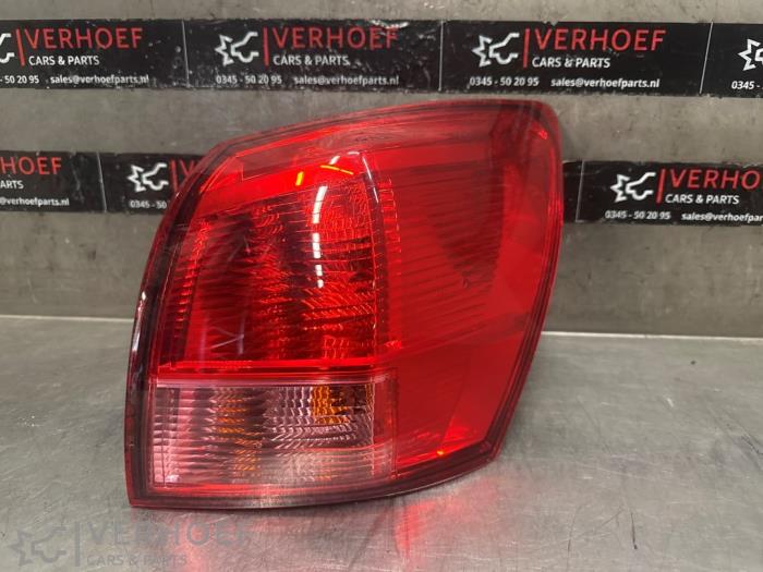 Begagnade Baklykta, höger Nissan Qashqai (J10) 2.0 16V Pris € 50,00 Marginaltabell erbjuds av Verhoef Cars & Parts