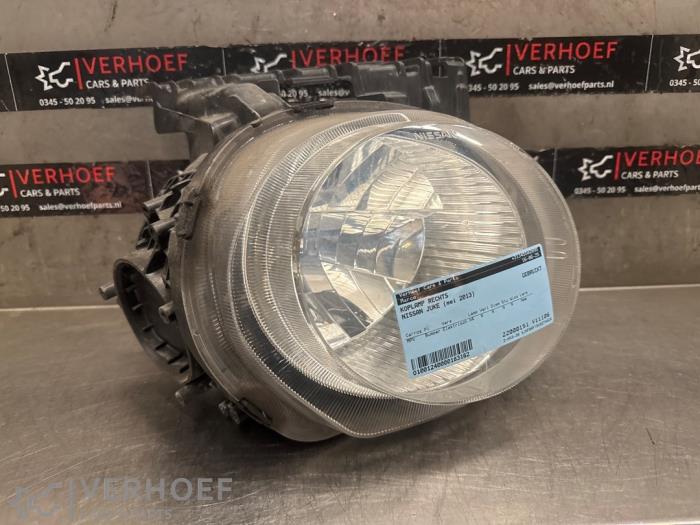 Używane Reflektor prawy Nissan Juke (F15) 1.6 16V Cena € 125,00 Procedura marży oferowane przez Verhoef Cars & Parts