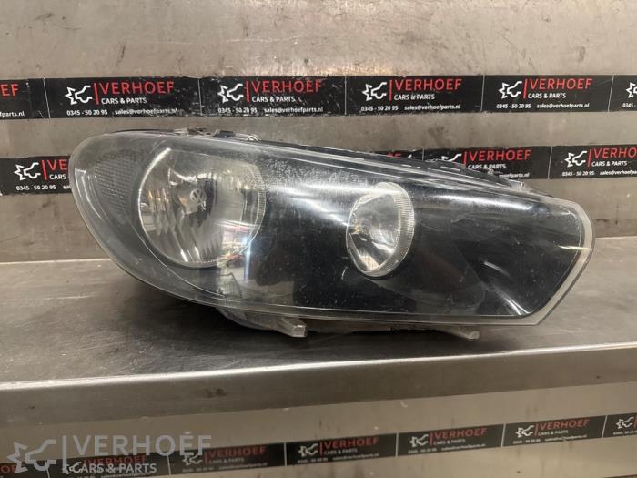 Używane Reflektor prawy Volkswagen Scirocco (137/13AD) 2.0 TSI 16V Cena € 150,00 Procedura marży oferowane przez Verhoef Cars & Parts