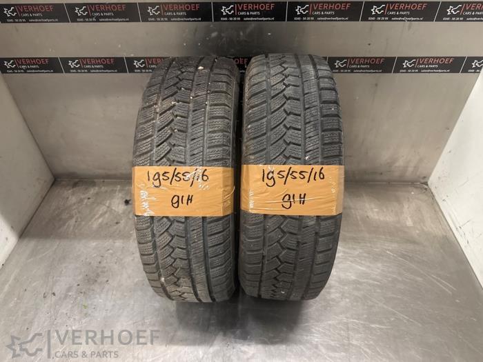 Używane Opona zimowa Cena na żądanie oferowane przez Verhoef Cars & Parts