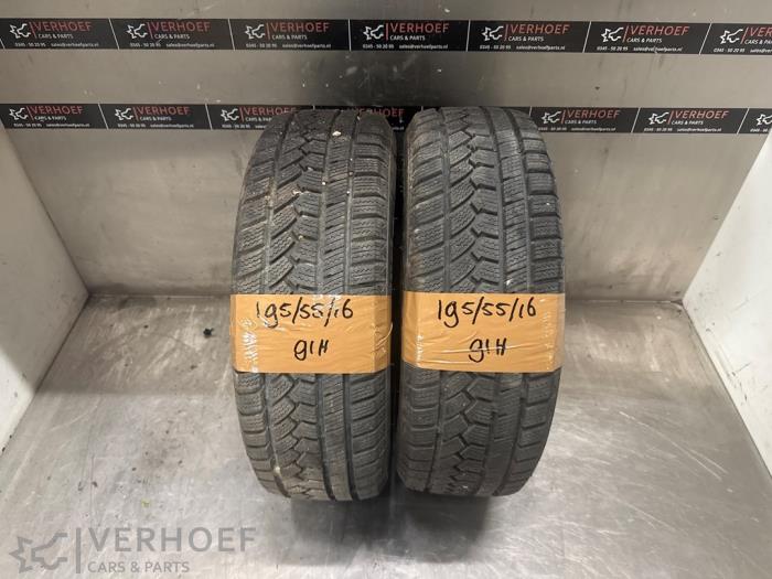 Używane Opona zimowa Cena na żądanie oferowane przez Verhoef Cars & Parts