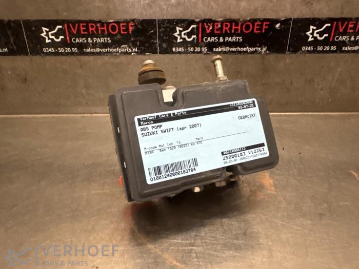 Begagnade ABS-pump Suzuki Swift (ZA/ZC/ZD1/2/3/9) 1.3 VVT 16V Pris € 250,00 Marginaltabell erbjuds av Verhoef Cars & Parts