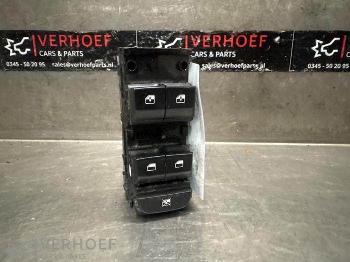 Usados Interruptor combinado de ventanillas Kia Ceed Sportswagon (CDF) 1.5 T-GDI 16V Precio € 50,00 Norma de margen ofrecido por Verhoef Cars & Parts