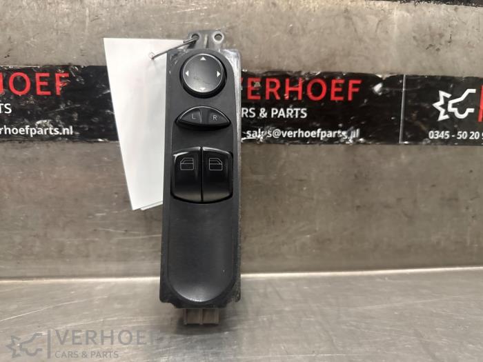 Usados Interruptor combinado de ventanillas Mercedes Vito (639.6) 2.2 115 CDI 16V Precio € 36,30 IVA incluido ofrecido por Verhoef Cars & Parts