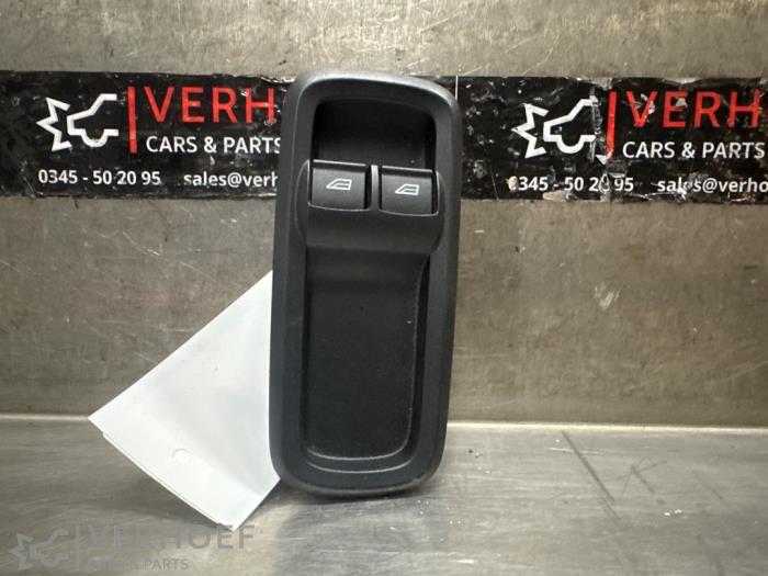Usados Interruptor combinado de ventanillas Ford Fiesta 6 (JA8) 1.25 16V Precio € 20,00 Norma de margen ofrecido por Verhoef Cars & Parts