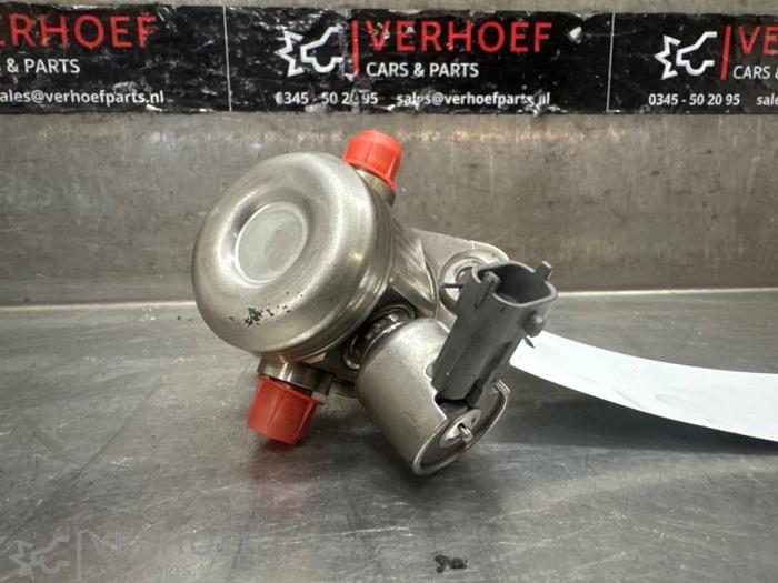 Begagnade Högtryckspump Ford Mondeo IV Wagon 1.6 EcoBoost 16V Pris € 100,00 Marginaltabell erbjuds av Verhoef Cars & Parts
