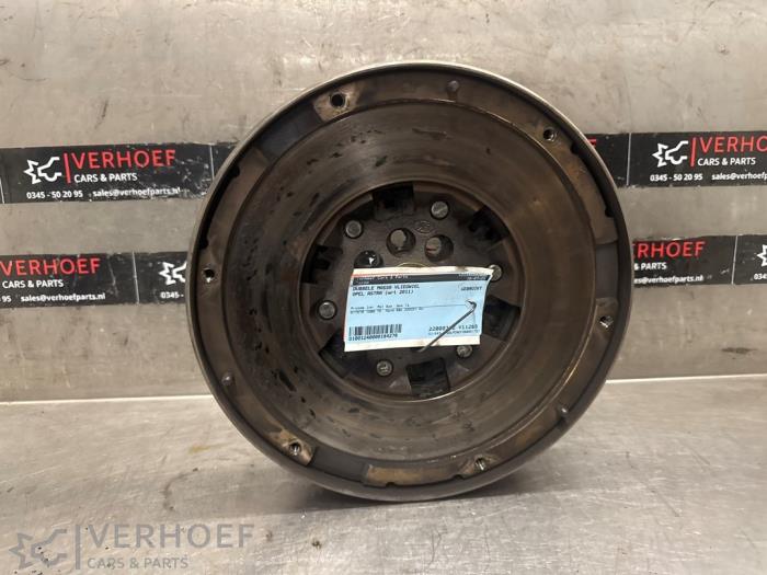Gebrauchte Doppelte Masse Schwungrad Opel Astra J Sports Tourer (PD8/PE8/PF8) 1.7 CDTi 16V Preis auf Anfrage angeboten von Verhoef Cars & Parts