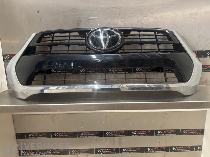 Begagnade Grill Toyota Hilux V/VI 2.4 D4D-F 16V 4x4 Pris € 605,00 Inklusive moms erbjuds av Verhoef Cars & Parts