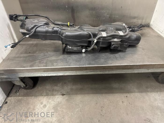 Gebrauchte Adblue Tank Toyota Hilux V/VI 2.4 D4D-F 16V 4x4 Preis auf Anfrage angeboten von Verhoef Cars & Parts