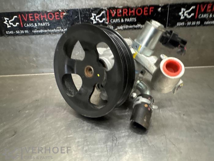 Usagé Pompe de direction Toyota Hilux V/VI 2.4 D4D-F 16V 4x4 Prix € 211,75 Prix TTC proposé par Verhoef Cars & Parts