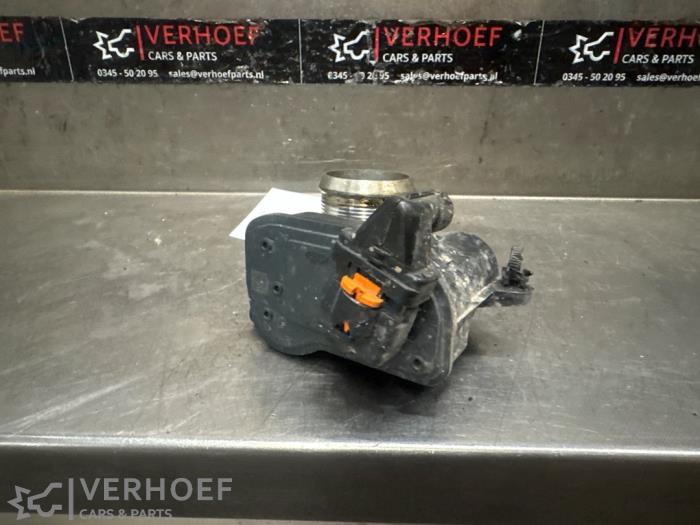 Gebrauchte Drosselklappengehäuse Peugeot 208 II (UB/UH/UP) 1.2 Vti 12V PureTech 100 Preis € 40,00 Margenregelung angeboten von Verhoef Cars & Parts