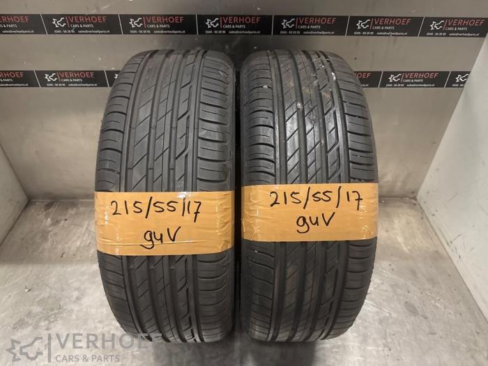 Używane Opona Cena na żądanie oferowane przez Verhoef Cars & Parts