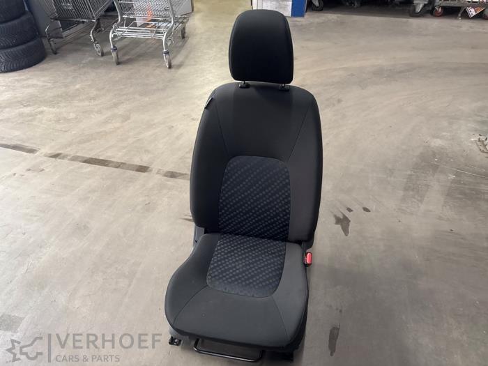 Używane Fotel prawy Suzuki Celerio (LF) 1.0 12V Cena € 100,00 Procedura marży oferowane przez Verhoef Cars & Parts