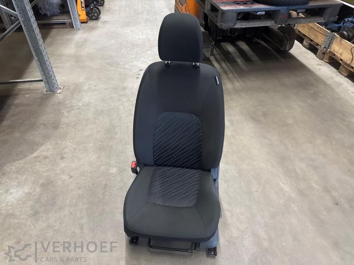 Używane Fotel lewy Suzuki Celerio (LF) 1.0 12V Cena € 100,00 Procedura marży oferowane przez Verhoef Cars & Parts